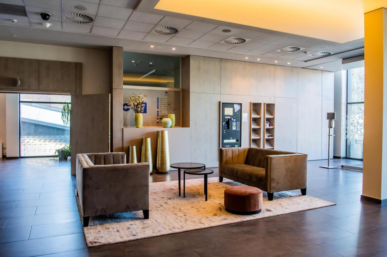 Hotel Stayen Синт-Тройден Екстериор снимка