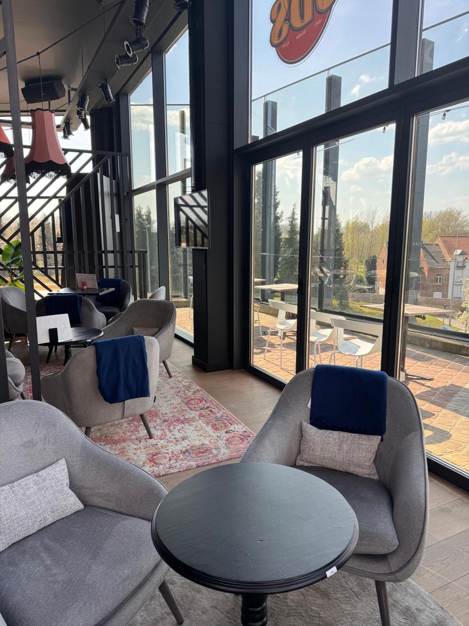 Hotel Stayen Синт-Тройден Екстериор снимка